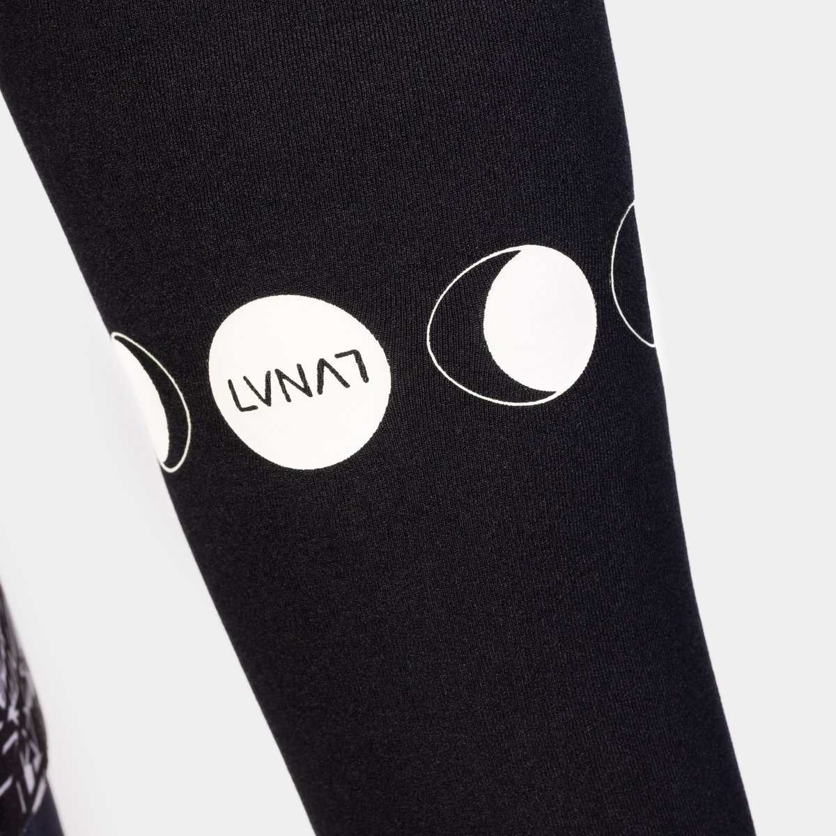 Luna7 Jacket Broken Palm