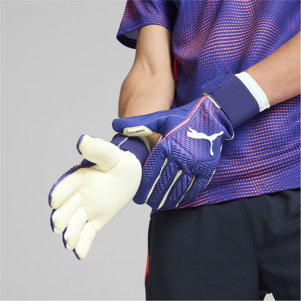 ULTRA Ultimate Hybrid Adults Goalkeeper Gloves